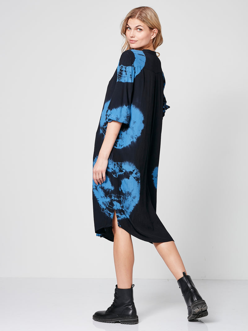 NÜ TALIA Kleid mit Batik-Print Kleider 482 Classic Navy Mix