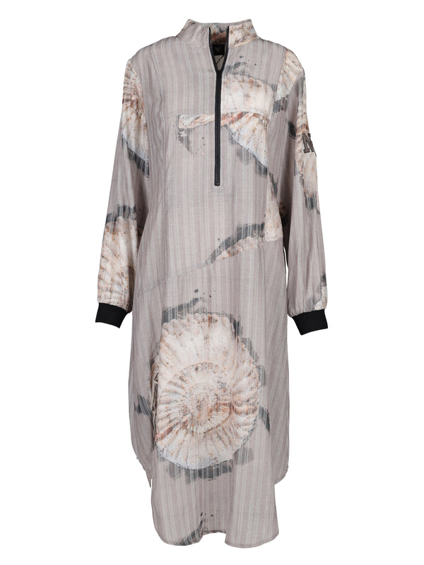 NÜ TIA Kleid mit Fossilien Kleider 125 Seasand mix