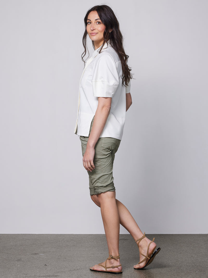 NÜ Uta Capri Shorts Shorts 393 Army