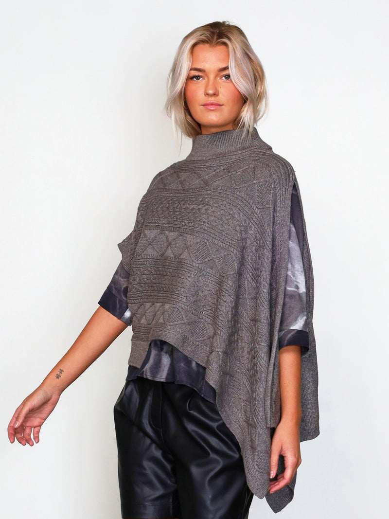 NÜ VILNA Strickponcho Ponchos 968 Statue melange