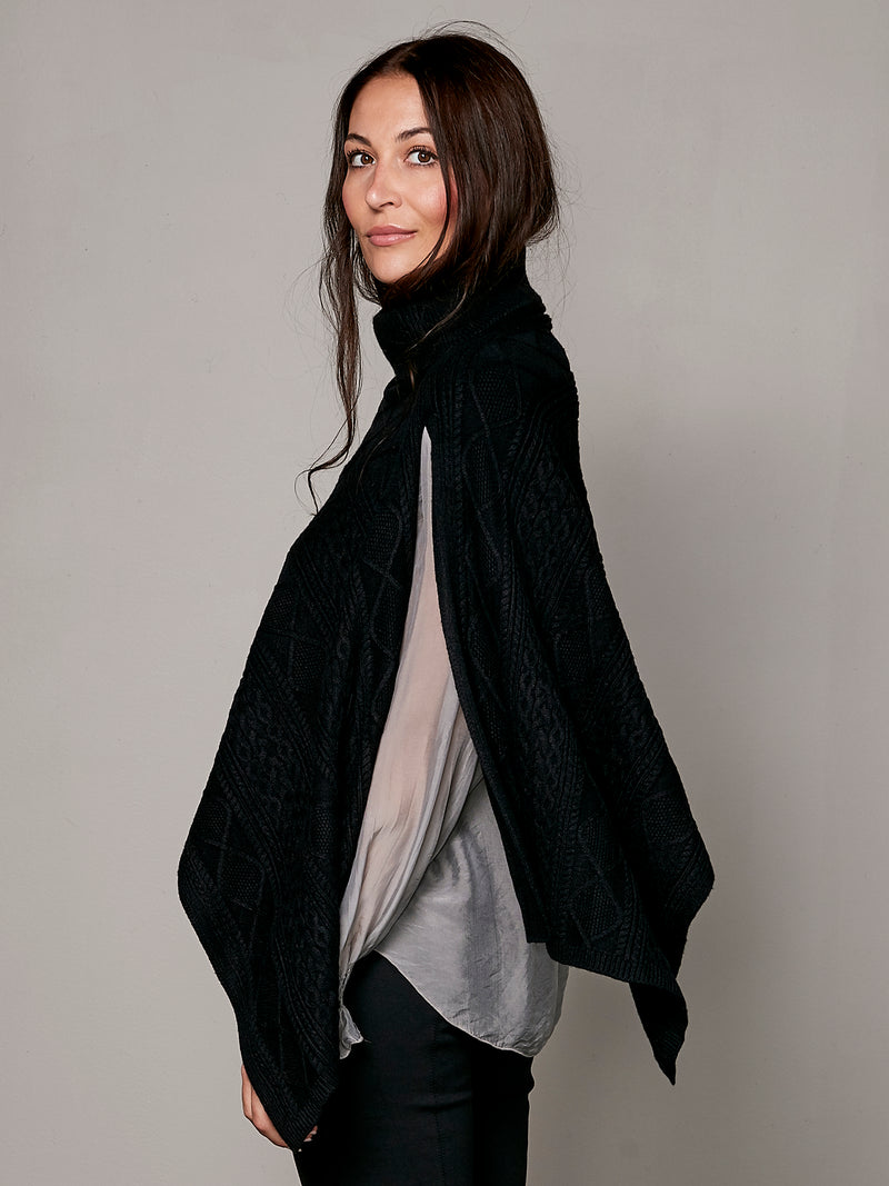 NÜ VILNA Strickponcho Ponchos Schwarz