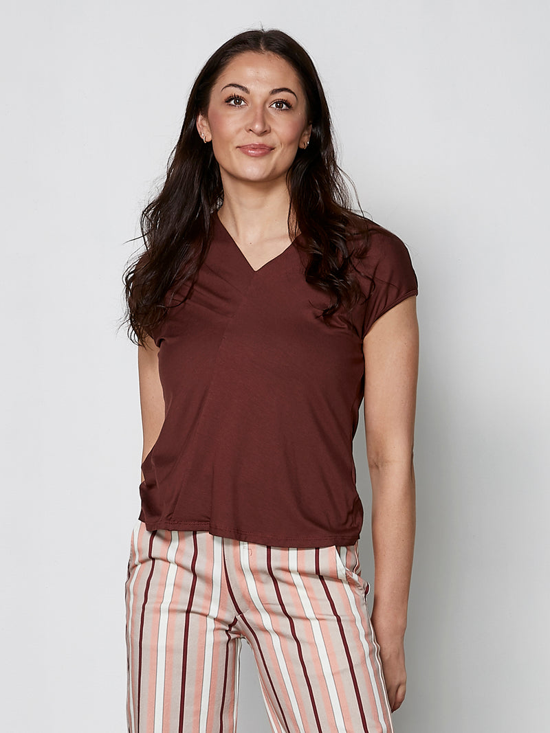 NÜ YASMI V-Ausschnitt T-Shirt Tops und T-shirts 685 Berry red