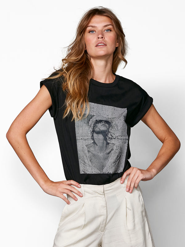 NÜ ZILJA T-Shirt Tops und T-shirts Schwarz